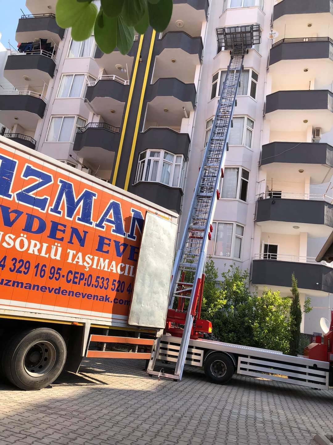Mersin Uzman Eller Nakliyat firmasına ait evden eve eşya transferi gerçek faaliyet fotoğrafı