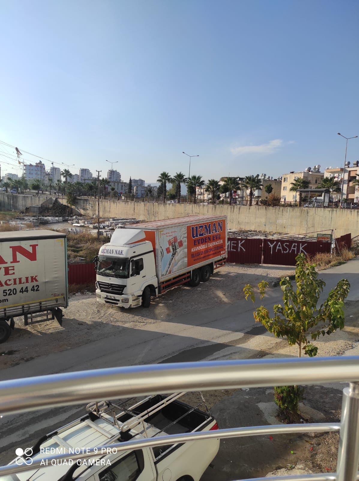 Mersin Uzman Eller Nakliyat firmasına ait profesyonel ambalajlama i̇şlemi gerçek faaliyet fotoğrafı