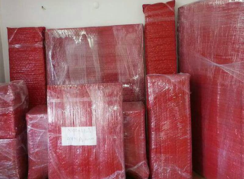 Mersin Uzman Eller Nakliyat firmasına ait hassas eşya paketleme gerçek faaliyet fotoğrafı