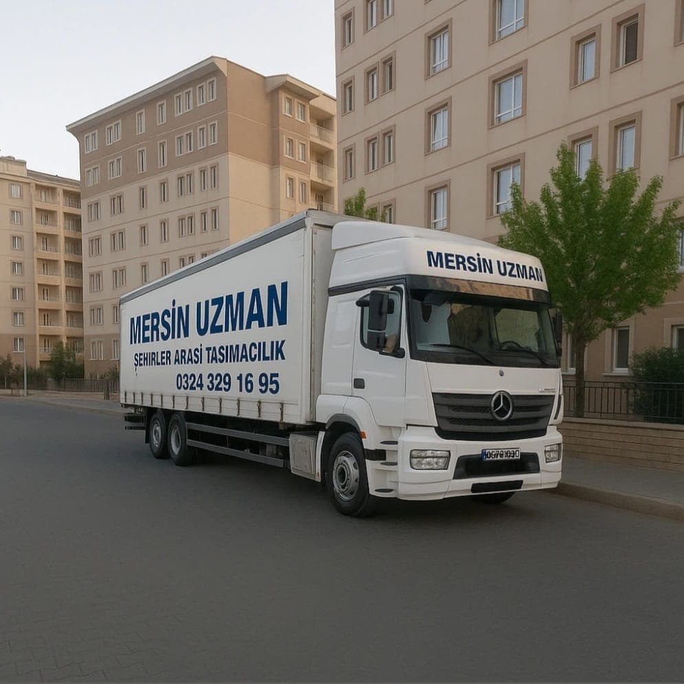 Mersin Uzman Eller Nakliyat firmasına ait asansörlü eşya i̇ndirme gerçek faaliyet fotoğrafı